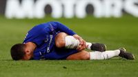 Eden Hazard mengalami cedera saat Chelsea menghadapi Slavia Praha (Jason Cairnduff/Reuters)